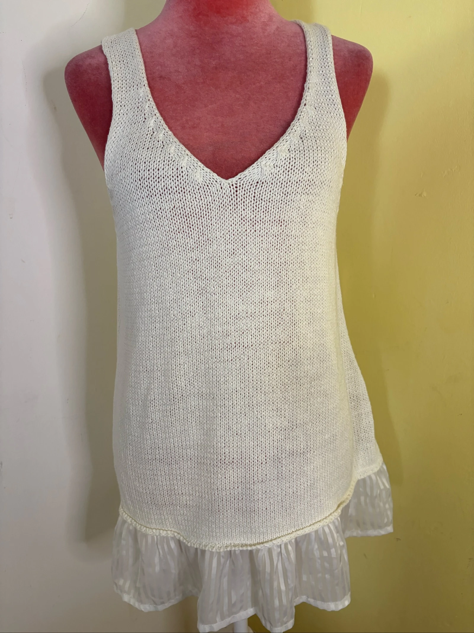 Knitted Tank Top with Ruffle, V-neck – photo 3